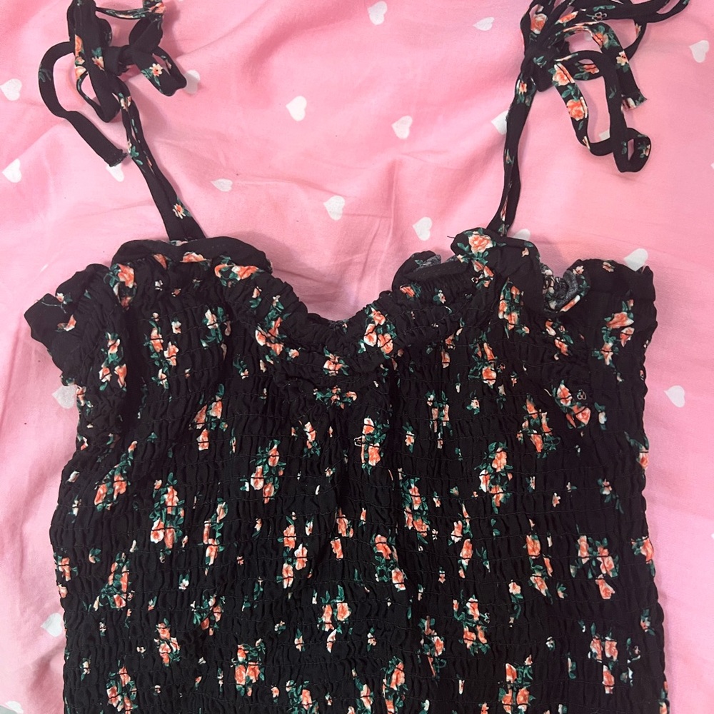 cute floral crop top!! xs